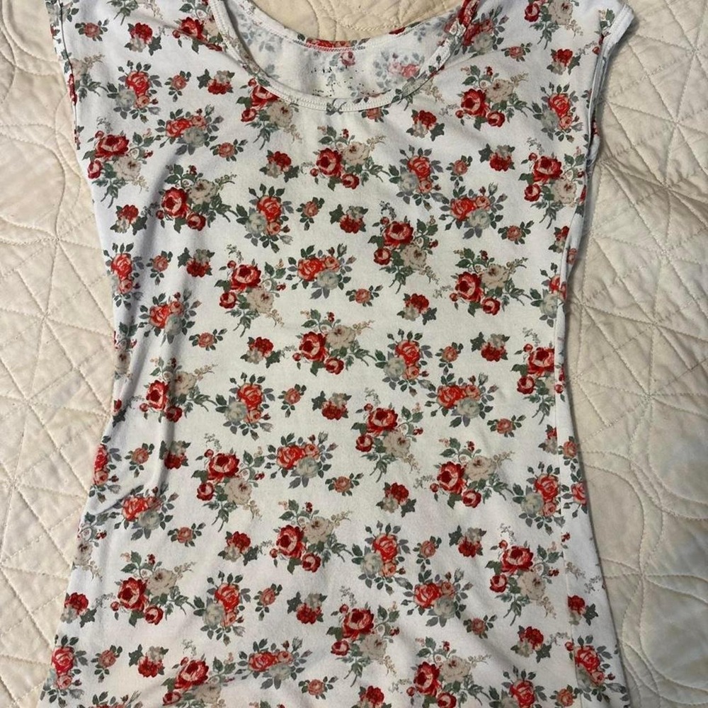 Vintage Style Floral Rose Print Cap Sleeve Scoop Neck Fitted Tee White Red